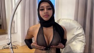 Gadis Muslim Berjilbab Arab Dihardcore Oleh Pria Berotot