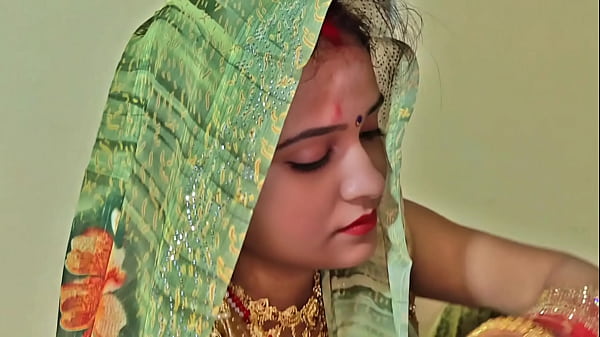 Istri India Yang Menggairahkan Dihardiki Suaminya Di Momen Spesial