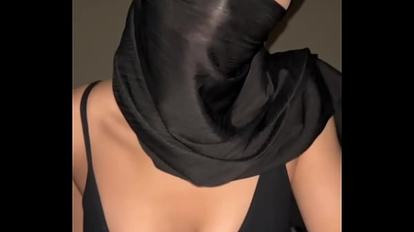 Nih Goyang-goyang, Susu Arab Berjilbab Bikin Makin Liar.