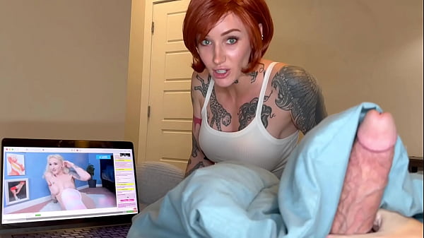 Ibu Tiri Menangkapmu Mengocok Sambil Menatap Adik Tirimu Di Webcam