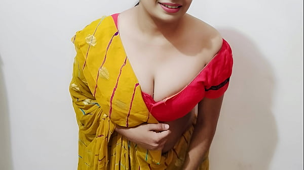 भाभी ने देवर का हाथ से मजा लेते देखा, फिर उसके बड़े लंड से खुद को भरवा लिया