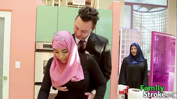 Keluarga Kencan – Anak Tiri Arab Dapet Kontol Kakak Tiri