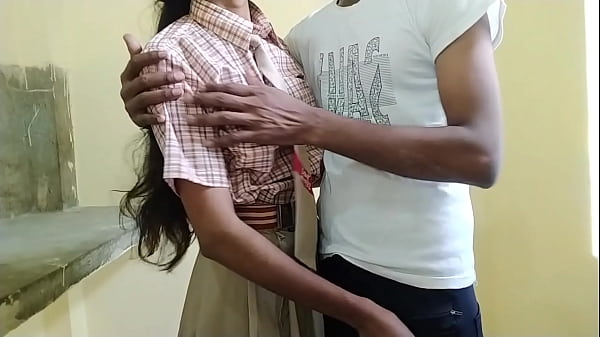 Cewek Desa India Digenjot Sama Pacar Sekolahan, Masih 18 Tahun, Crot Di Dalem