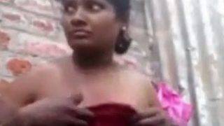 Tampilkan Blus Lokal, Goyang-goyang Sampai Stagen Lepas.