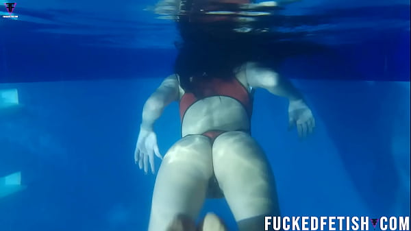 Helen Star Pakai Baju Renang Seksi, Malam Di Kolam Bikin Napas Sesak