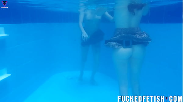 Yessica Bunny Dan Helen Bintang Bejat Seksi Duo Di Kolam, Bikin Basah Semua.