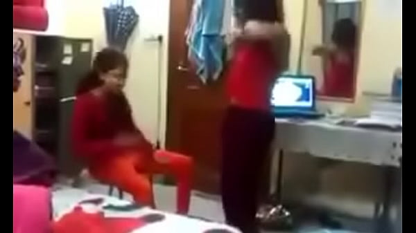 Lucah Di Hostel, Bahasa Hindi Bikin Ngilu Dan Basah