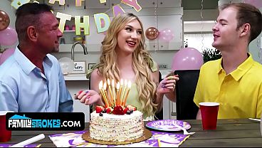 Stepdaughter Kecil Montok Alami, Daisy Lavoy, Godain Dan Naikkin Stepdaddy-nya Dengan Gaya Panas.