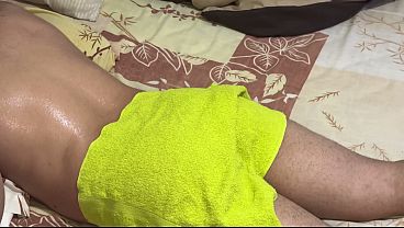Ibu Mertua Montok Bantu Mantu, Pijat Berujung Ke Ranjang
