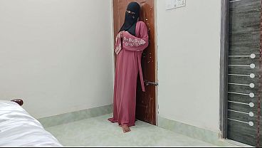 Malu-malu Tapi Ngehe, Cewek Hijab India Pertama Kali Digebukin Habis-habisan.