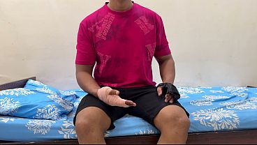 Ibu Tiri Bantu Anak Tiri Yang Luka Mandi, Malah Godain Dia. Akhirnya Nyepong Kontolnya, Baru Digenjot Keras.