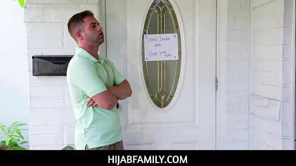 Hijabfamily – Bokep Arab, Pantat Montok Diobok-obok Sampai Muncrat!