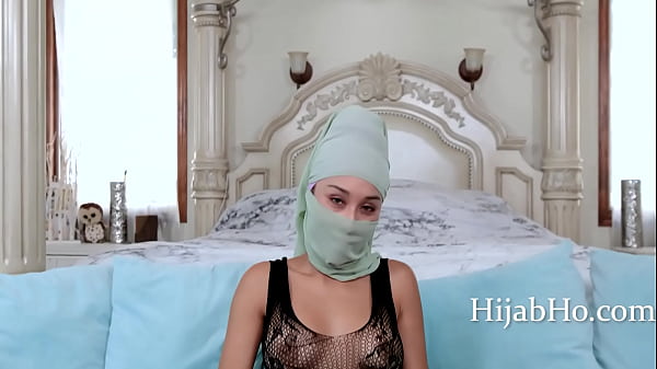 Ibu Tiri Berjilbab Bikin Tenang – Cali Lee