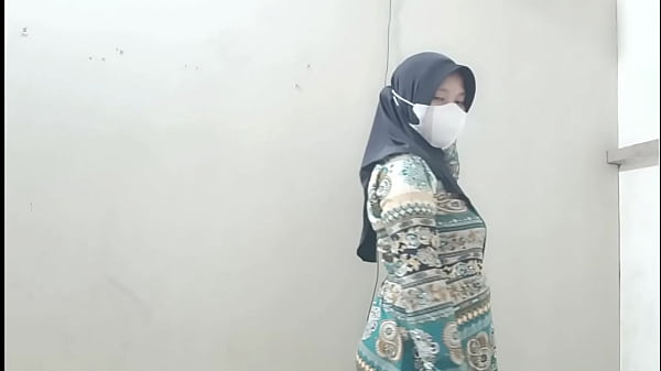 Ngentot Istri Tetangga Pas Suaminya Cabut Ke Kantor, Enak Banget.