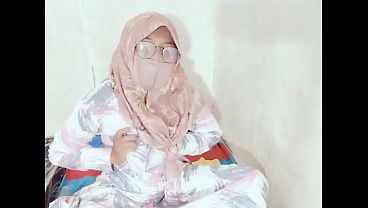 Tante Sexy Indonesia Viral Colmek Pake Botol, Bikin Basah Semua.