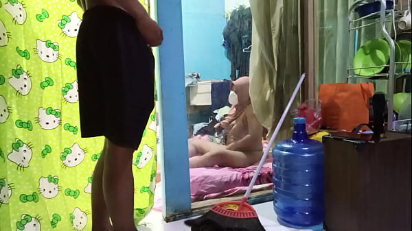 Ngentotin Istri Temen Sambil Dia Colmek, Bikin Makin Basah Dan Crot Bareng