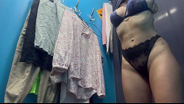 Ganti Baju Di Ruang Ganti, Ada Kamera Tersembunyi, Cewek Rusia Montok Dengan Pentil Menggoda.