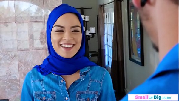 Gadis Arab Mungil Digojlok Brutal Sama Dua Pria Besar