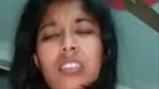 Desi Ceweknya, Cewek Desi, Selangkangan Sempit Banget, Lagi Ngotot Naikin Kontol Keras Pacarnya.