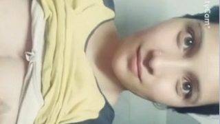 Kashmiri Cewek Beena Pamer Body Telanjang, Bikin Ngilu