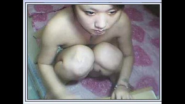 Cewek China Mungil Buka Kaki Di Depan Kamera, Siap Dimainin.