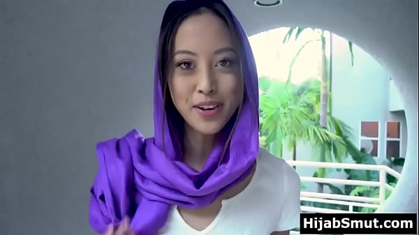 Gadis Muda Berjilbab, Nafsu Membara, Cuma Mikirin Kontol Terus.