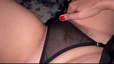 Tonton Ibu Nakal Ini Mainin Memek Bulu Lebatnya, Gaya Fpov Bikin Crot.
