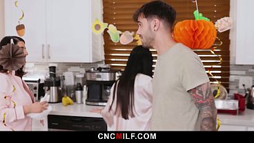 Ibu Tiri Baru Marica Langsung Diajarin Tradisi Keluarga Yang Bebas Dipakai Kapan Aja.
