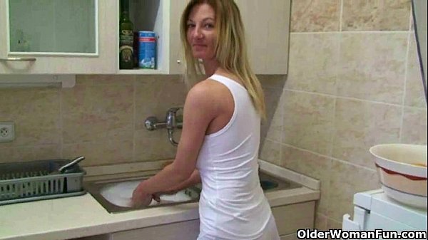 Ngemongin Video Coli Bikinan Mama Sendiri Di Rumah
