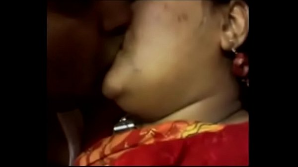 Desi Aunty Lagi Ngintipin Kontol Lo Dari Jendela, Bibirnya Basah Pengen Ngejilat