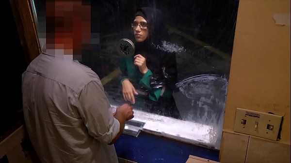 Wanita Arab Nafsu Bakar – Ngentot Demi Duit Di Motel Kumuh