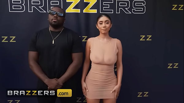 Violet Myers Pamerin Lubang Pantatnya Ke Paparazi, Bikin Makin Tegang.