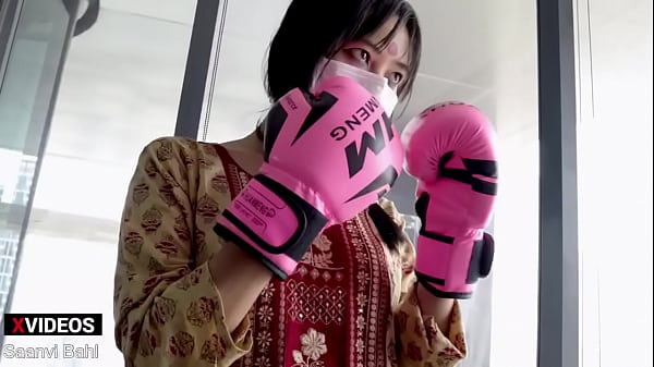 Desi Cewek Ufc, Gebukin Lawan Kayak Pro, Bikin Basah.