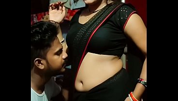 Desi Bhabi Saree, Pusar Basah, Cinta Malam Penuh Nafsu.