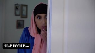 Ngentot Bini Orang Berhijab, Pantat Montok Mulus Dijilat Sama Guru Nakal Sampai Muncrat.