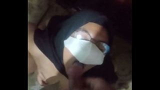 Cewek Indo Ngewe Di Kamar Mandi Sambil Nenggak Air Kencing, Crotannya Bikin Basah Semua.