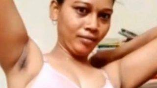 Desi Pembantu Live Streaming Dari Pc Bos Di Rumah, Goyang-goyang Bikin Makin Panas.