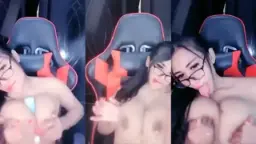 Guru Ezzha, Toket Gede Brutal Bikin Mampus Pengen