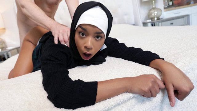 Ngentot Hijab – Kontol Freya Kennedy Bukan Kayak Wortel, Lebih Besar Dan Panas