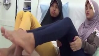 Video Mesum Dua Cewek 18 Tahun Bangladesh Lagi Kasih Footjob