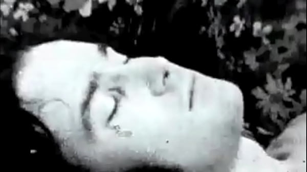 Gelap Malam, Bunda-bunda Tua Bergoyang: Kisah Mesum Seorang Pria Victorian Yang Tak Tahan Lagi
