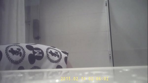 姐姐洗澡被偷拍，小奶诗诗湿身诱惑china