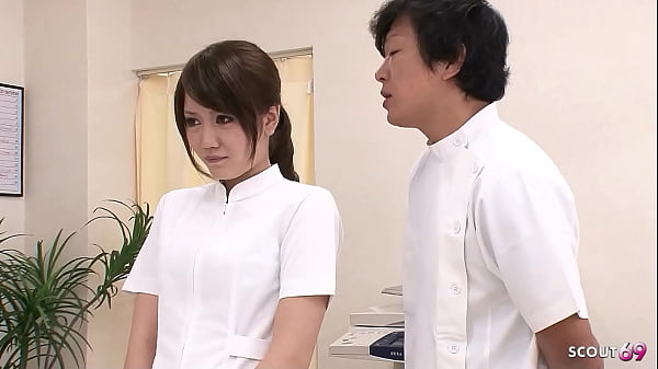 Gadis Perawat Jepang Ngangkang Dua Kontol Dokter Di Rumah Sakit, Mmf 3 Sekali Nembak Sampai Kena Double Creampie