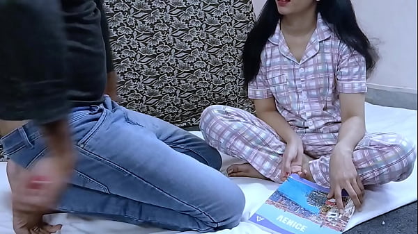 Anak Kecil Mami Ini Ditelanjangi Dan Digenjot Di Depan Keluarga, Cerita Seks Keluarga.