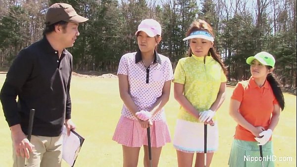 Cewek Abg Asia Main Golf Bugil, Montok-montok Bergoyang Di Lapangan