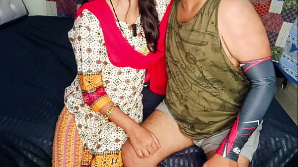 Mami Ko Paise Kamane Ka Aasan Tarika Batakar Bhanje Ne Jor Se Choda